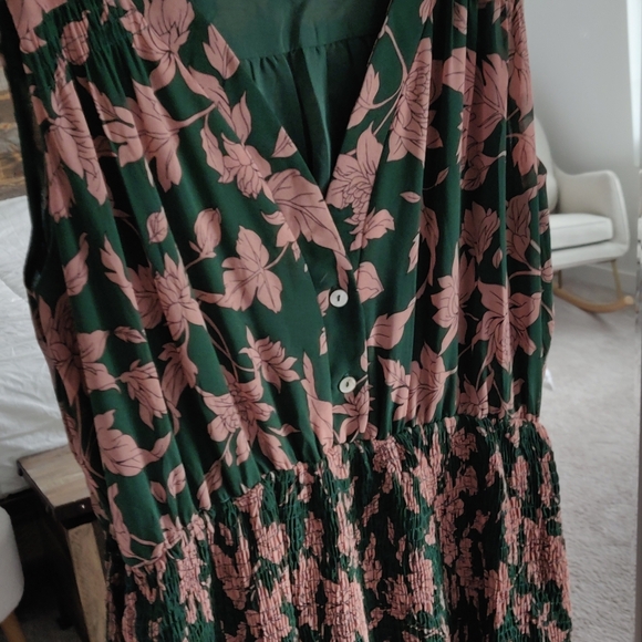 FINAL SALE 🆕 POL LEAF PRINT MAXI  DRESS - Picture 4 of 13